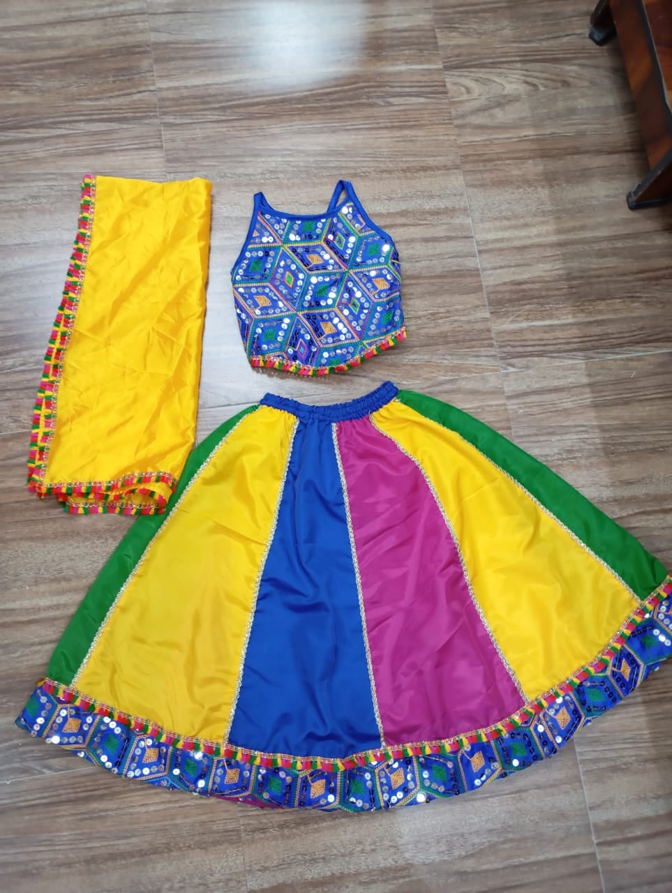 Sarvda Gujrati Garba Lahenga