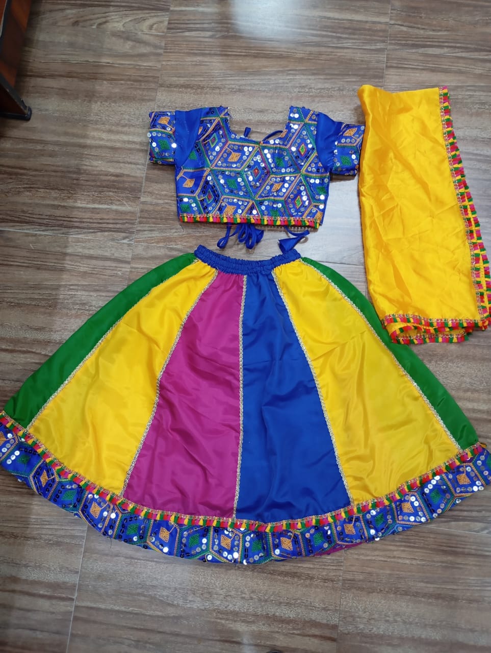 Sarvda Gujrati Garba Lahenga